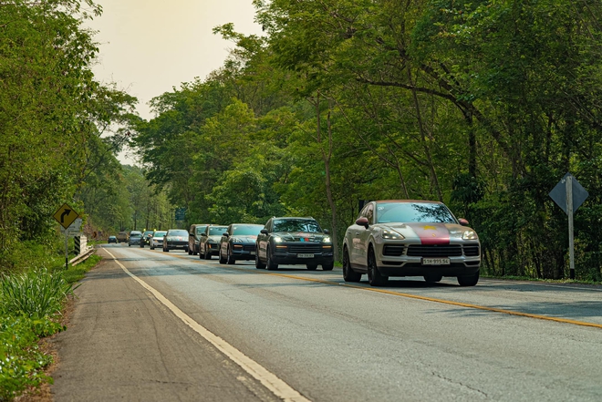 Cường Đô La lái Porsche 911 GT3 đến Bangkok: Chạy tay lái nghịch trên 100km/h, hoàn thành chặng 700km khủng nhất chuyến đi, có cảnh sát dẫn đoàn - Ảnh 13.