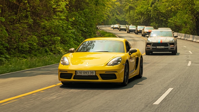 Cường Đô La lái Porsche 911 GT3 đến Bangkok: Chạy tay lái nghịch trên 100km/h, hoàn thành chặng 700km khủng nhất chuyến đi, có cảnh sát dẫn đoàn - Ảnh 11.