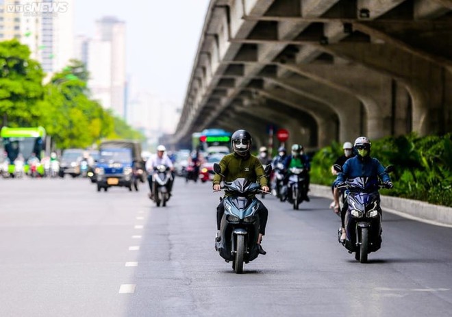 Thời tiết ng&agrave;y 20/5: Bắc v&agrave; Trung Bộ ng&agrave;y nắng n&oacute;ng, chiều tối đề ph&ograve;ng mưa d&ocirc;ng - Ảnh 1.