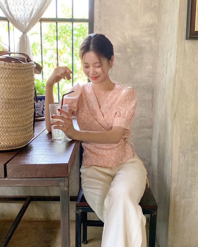 V&igrave; sao trang phục s&aacute;ng m&agrave;u được diện nhiều v&agrave;o m&ugrave;a h&egrave;? - Ảnh 5.