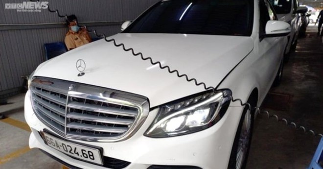 Xe Mercedes bị rớt đăng kiểm: Đăng kiểm vi&ecirc;n sai, phải viết tường tr&igrave;nh - Ảnh 1.