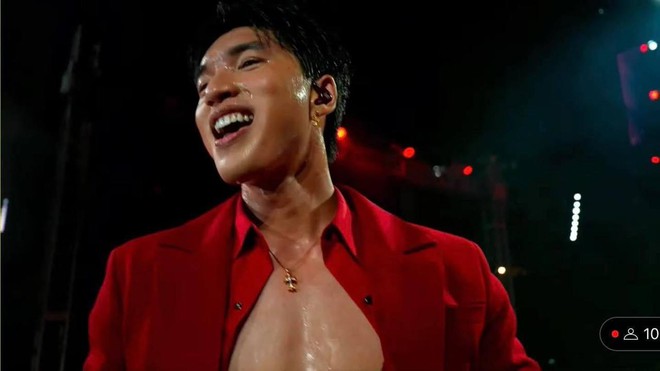 HIEUTHUHAI làm nóng sân khấu, đọ độ hot với Sơn Tùng - MONO - Ảnh 2.