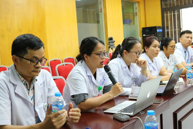 Nữ sinh lớp 8 kể với b&aacute;c sĩ chuyện bị bắt nạt ở trường - Ảnh 2.