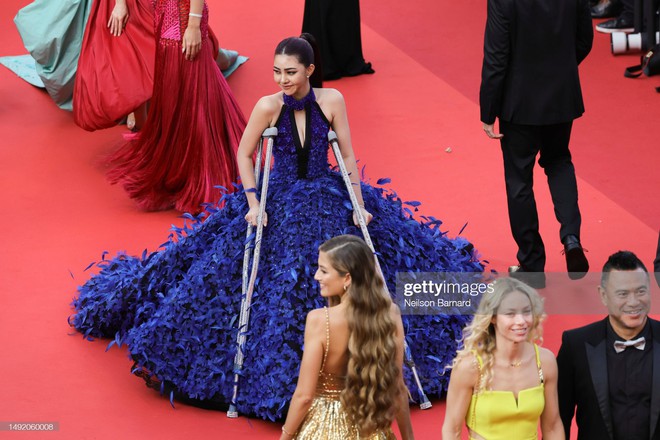 Thảm đỏ Cannes 2023 ngày 6: Jennifer Lawrence đi dép xỏ ngón, Lưu Thi Thi - Joo Ji Hoon đẹp bất chấp “ống kính hung thần” - Ảnh 19.