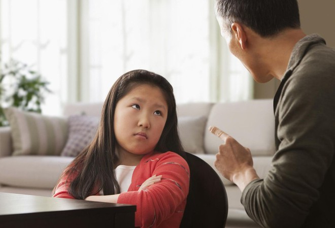 Điều gì sẽ xảy ra khi cha mẹ quan tâm con quá mức?