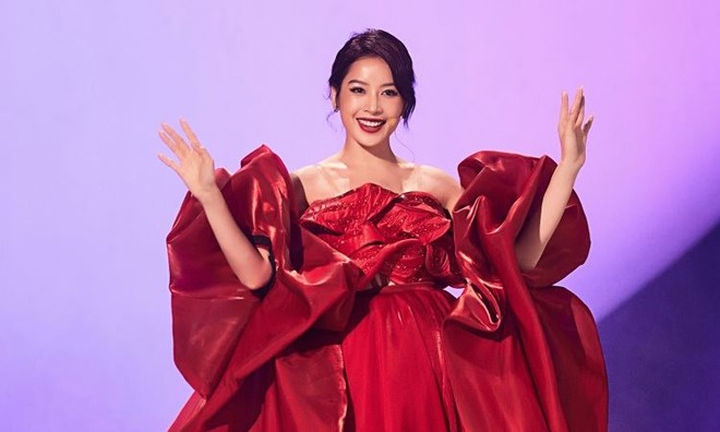 Chiến dịch truyền th&ocirc;ng đạp gi&oacute; rẽ s&oacute;ng sẽ gi&uacute;p Chi Pu t&aacute;i định vị bản th&acirc;n sau ph&aacute;t ng&ocirc;n ồn &agrave;o cầm mic l&ecirc;n l&agrave; th&agrave;nh ca sĩ 6 năm trước? - Ảnh 1.