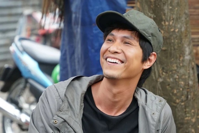 Vẻ điển trai, lịch l&atilde;m kh&aacute;c hẳn tr&ecirc;n phim của Điền Cuộc Đời Vẫn Đẹp Sao - Ảnh 1.