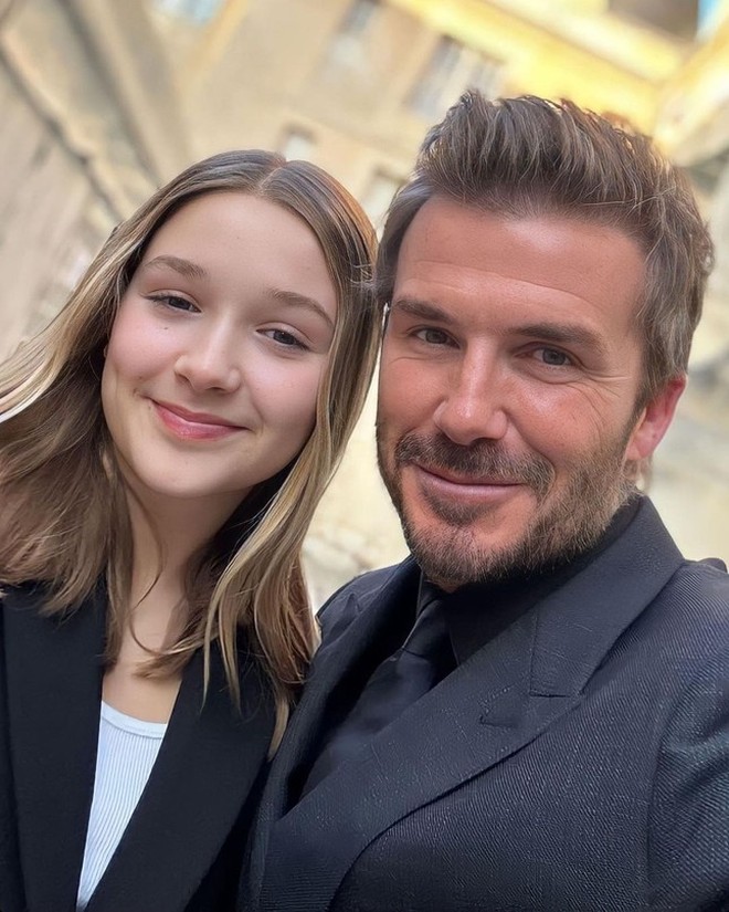 Con gái 12 tuổi của Beckham bị cấm trang điểm khi ra đường - Ảnh 1.
