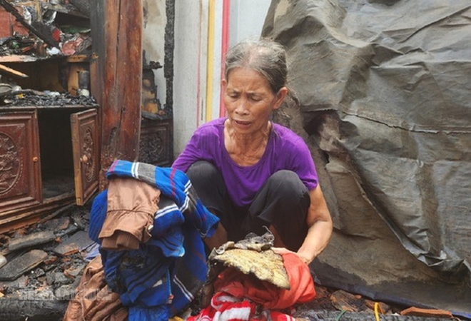Ng&ocirc;i nh&agrave;, đồ đạc li&ecirc;n tục bốc ch&aacute;y bất thường ở Thanh H&oacute;a bị ch&aacute;y rụi - Ảnh 4.