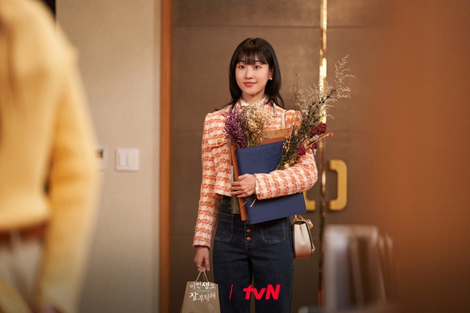 N&agrave;ng Nắng Xu&acirc;n Ha Yoon Kyung tỏa s&aacute;ng trong phim đ&oacute;ng c&ugrave;ng Shin Hye Sun - Ảnh 1.