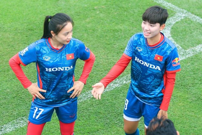 Huỳnh Như cùng đồng đội thích thú với bài tập vỗ tay theo nhịp, tạo hứng khởi trước thềm World Cup 2023 - Ảnh 11.