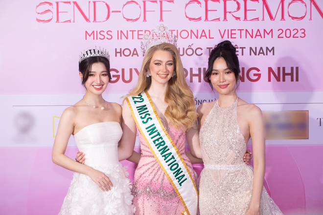 Phương Nhi chính thức trở thành Miss International Vietnam 2023: Dàn mỹ nhân đến ủng hộ, Thảo Nhi Lê xuất hiện gây sốt - Ảnh 5.