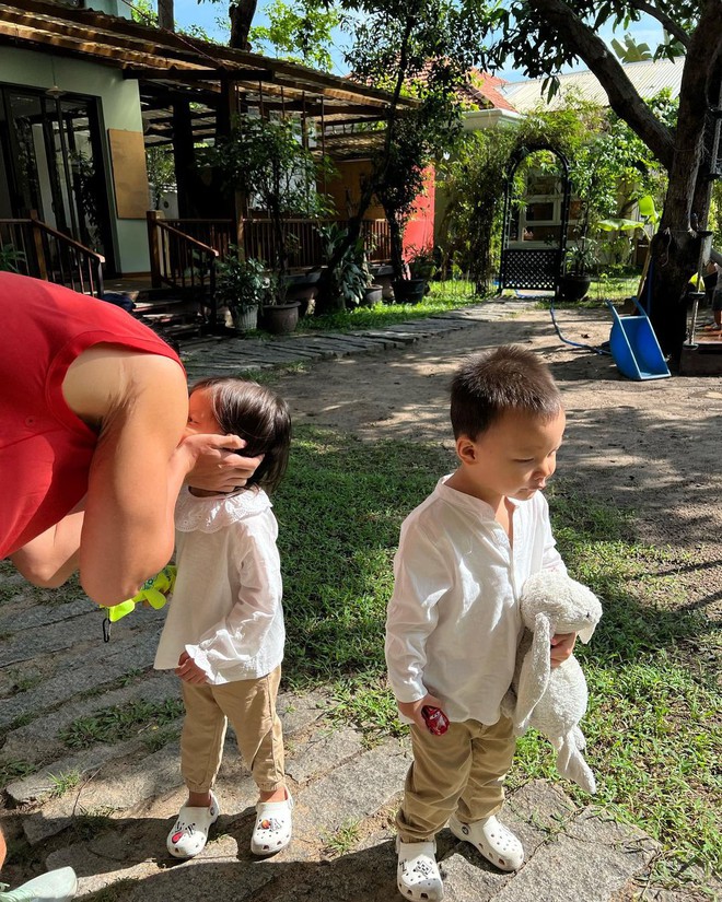 Khoảnh khắc ngọt ng&agrave;o của Kim L&yacute; v&agrave; c&aacute;c con - Ảnh 3.