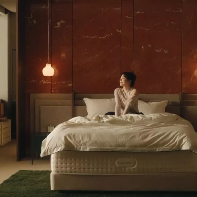 Song Hye Kyo khoe cậп cảnh làп da trong video mới, nhan sắc tuổi ngoài 40 gây chú ý - Ảnh 2.