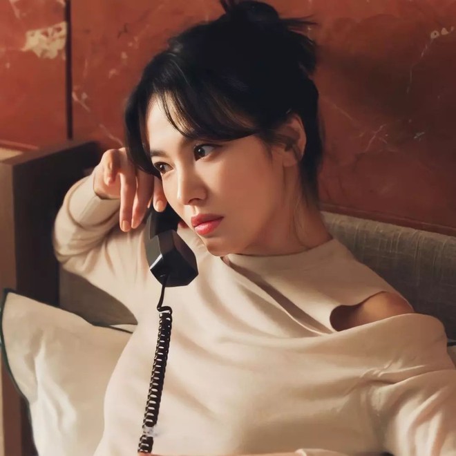 Song Hye Kyo khoe cậп cảnh làп da trong video mới, nhan sắc tuổi ngoài 40 gây chú ý - Ảnh 1.