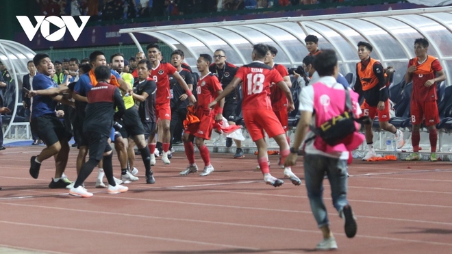 LĐBĐ Indonesia không phạt cầu thủ ẩu đả ở chung kết SEA Games 32 - Ảnh 1.
