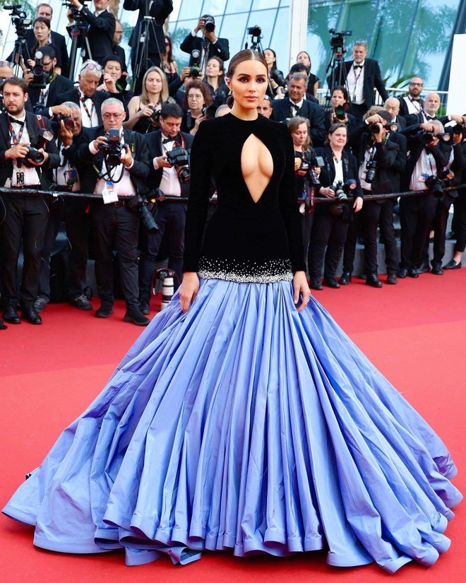 Chiếc váy khoét ngực táo bạo trên thảm đỏ cannes của olivia culpo