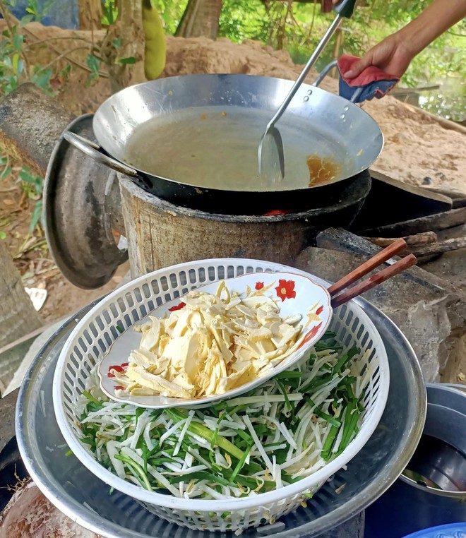 Nhiều gia đình và người nổi tiếng tới Vĩnh Long gặp &quot;Thúy Liễu&quot;, khiến du lịch địa phương thêm &quot;hot&quot; - Ảnh 11.