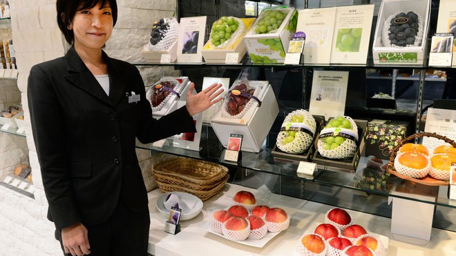 Tại sao Nhật Bản có thể bán được trái cây với mức giá trên trời? Không tự nhiên mà cặp dưa giá bằng cả chiếc ô tô, 250 triệu đồng/chùm nho - Ảnh 3.