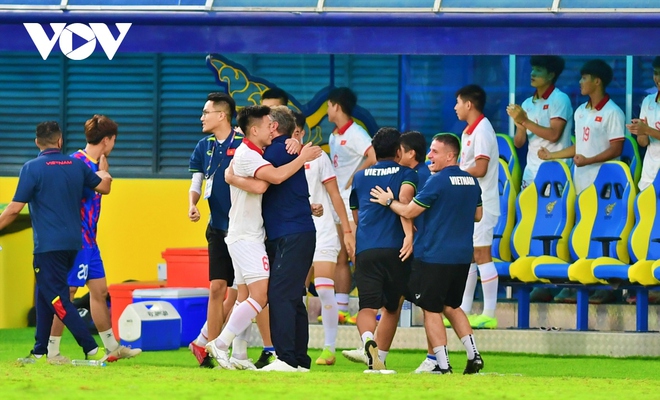 Dàn sao U22 Việt Nam bị “đốn củi” ở trận thắng U22 Singapore - Ảnh 14.