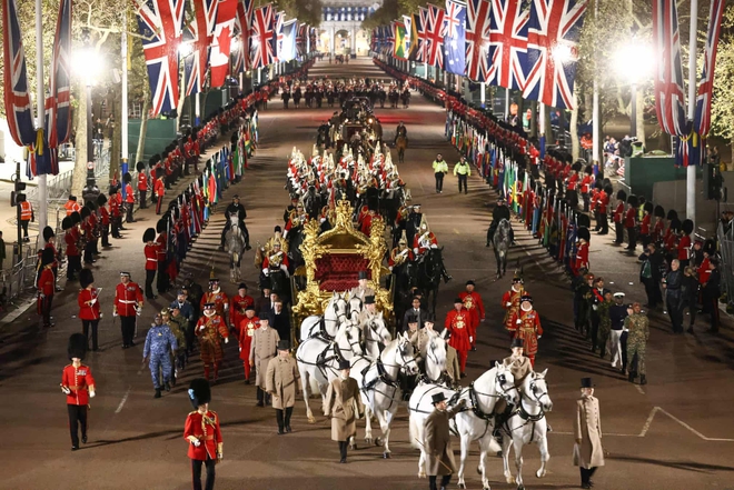 Hình ảnh diễn tập trước thềm Lễ đăng quang Vua Charles III - Ảnh 6.