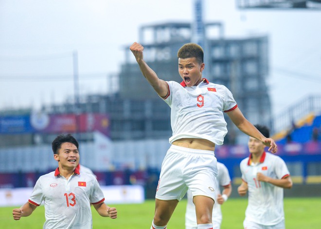 U22 Việt Nam 2 lần xé lưới Singapore, thị uy sức mạnh chỉ trong hiệp 1 ở SEA Games 32 - Ảnh 3.