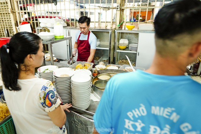 Những quán ăn nức tiếng hơn nửa thế kỷ ở Sài Gòn - Ảnh 16.