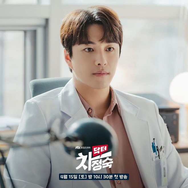 Nam phụ hot nhất Doctor Cha: Diễn tốt, hát hay và hôn nhân hạnh phúc với cựu thần tượng Kpop - Ảnh 2.