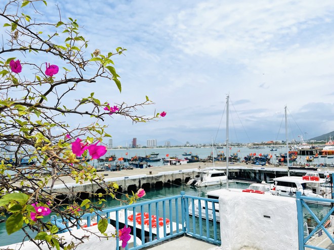 Ngắm Santorini thu nhỏ đẹp quên lối về được giới trẻ Đà Nẵng đua nhau check in - Ảnh 13.