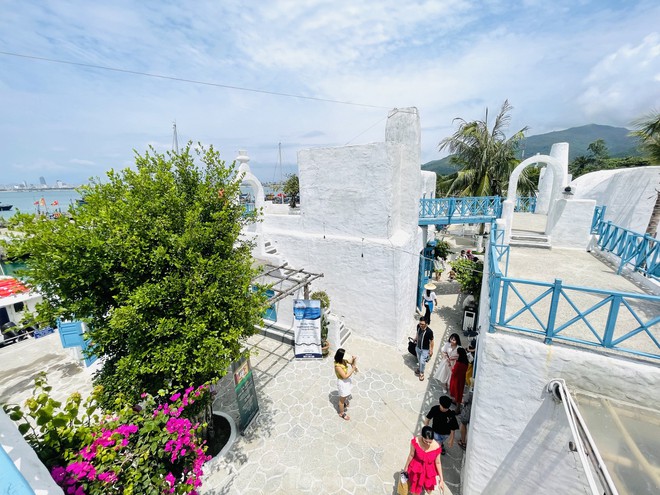Ngắm Santorini thu nhỏ đẹp quên lối về được giới trẻ Đà Nẵng đua nhau check in - Ảnh 12.