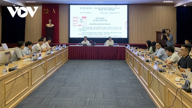Tăng giá điện: EVN tăng doanh thu 8.000 tỷ đồng, các hộ sử dụng ảnh hưởng ra sao? - Ảnh 1.
