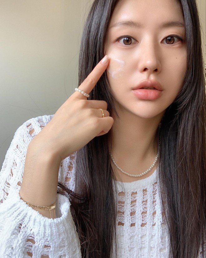 Đỉnh cao tiết kiệm l&agrave; khi bạn biết c&aacute;ch tận dụng đến giọt cuối c&ugrave;ng những m&oacute;n mỹ phẩm kh&ocirc;ng hợp da - Ảnh 1.