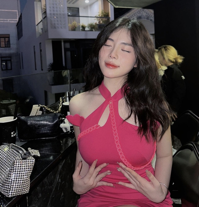 Tiền đạo U22 Việt Nam được bạn g&aacute;i hotgirl ch&uacute;c mừng sinh nhật đầy ngọt ng&agrave;o, c&ocirc;ng khai ảnh th&acirc;n mật - Ảnh 5.