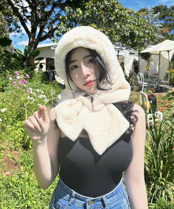 Tiền đạo U22 Việt Nam được bạn g&aacute;i hotgirl ch&uacute;c mừng sinh nhật đầy ngọt ng&agrave;o, c&ocirc;ng khai ảnh th&acirc;n mật - Ảnh 4.