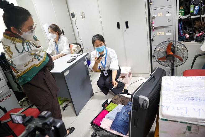 Kho hành lý thất lạc đầy ắp ở sân bay Nội Bài, cách nào để hành khách tìm lại nhanh nhất? - Ảnh 5.