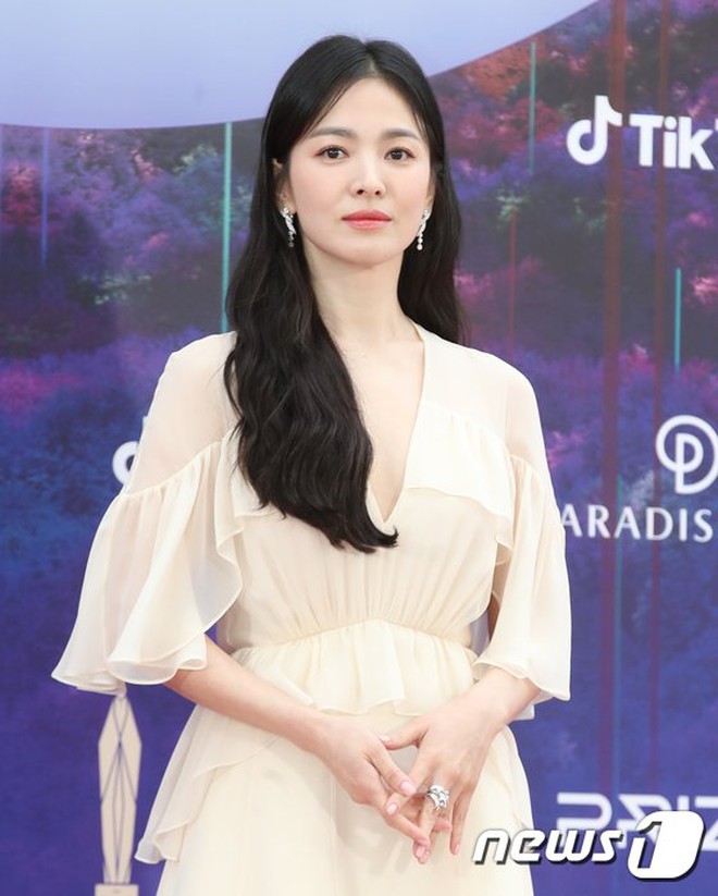 Song Hye Kyo giữ da căng mướt nhờ uống một cốc nước ép &quot;dưỡng trắng&quot; mỗi ngày và đắp mặt nạ tự nhiên - Ảnh 2.
