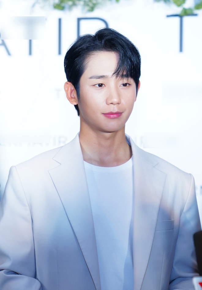 Jung Hae In đổ bộ sự kiện ở Hà Nội: Mặt đẹp như tượng tạc chấp đèn flash, đúng là tình màn ảnh của Jisoo! - Ảnh 2.