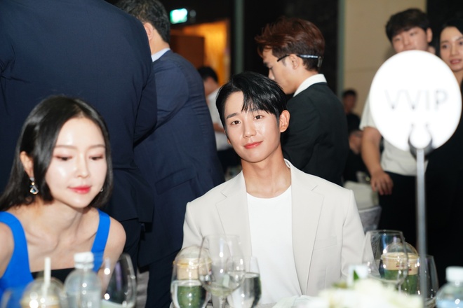 Jung Hae In đổ bộ sự kiện ở Hà Nội: Mặt đẹp như tượng tạc chấp đèn flash, đúng là tình màn ảnh của Jisoo! - Ảnh 7.