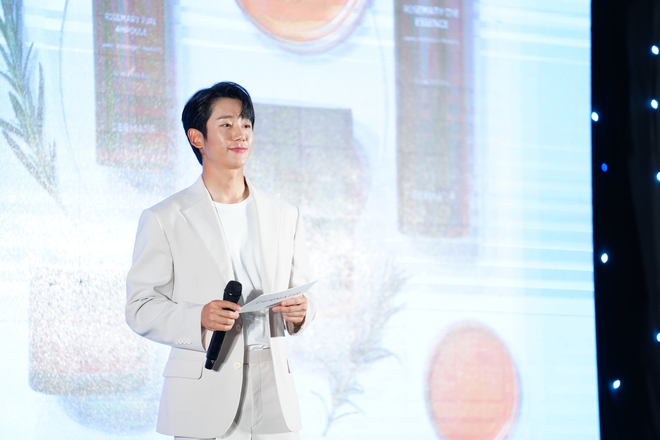 Jung Hae In đổ bộ sự kiện ở Hà Nội: Mặt đẹp như tượng tạc chấp đèn flash, đúng là tình màn ảnh của Jisoo! - Ảnh 11.