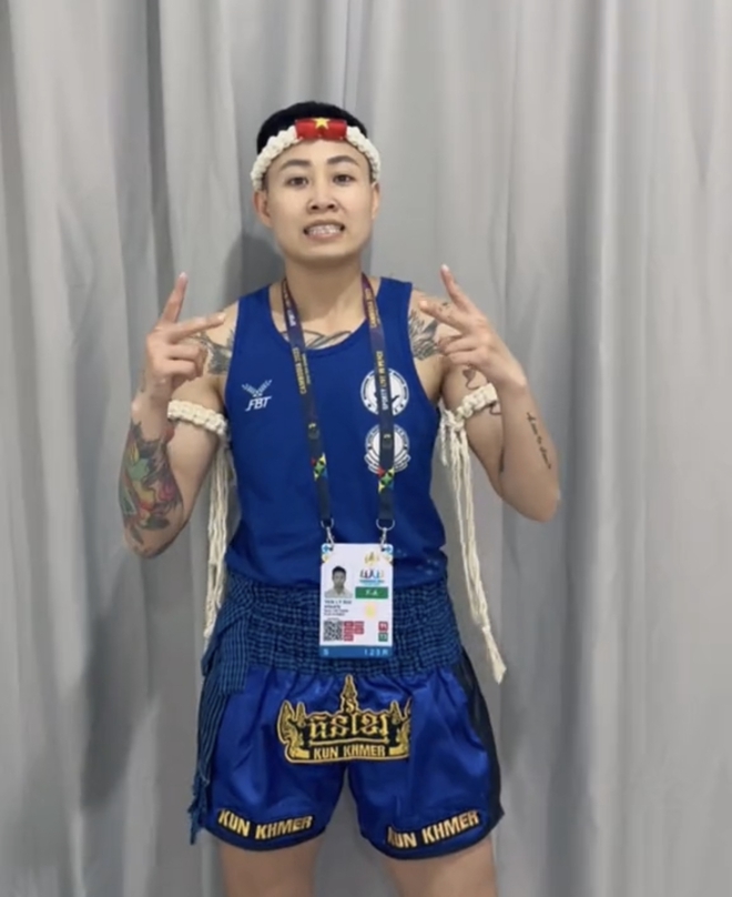 VĐV Việt Nam mồ h&ocirc;i chảy r&ograve;ng v&igrave; &eacute;p c&acirc;n, h&eacute; lộ trang phục độc lạ khi tham dự Kun Khmer tại SEA Games 32 - Ảnh 1.