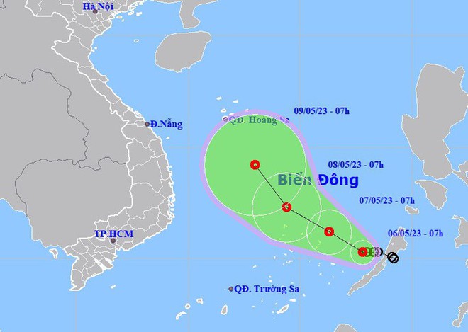 Áp thấp nhiệt đới vào Biển Đông, di chuyển chậm - Ảnh 1.