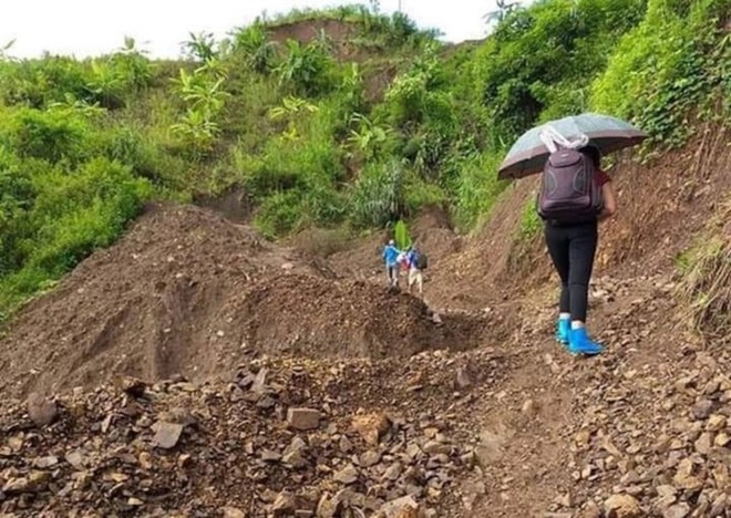 Cô giáo bám bản tử vong trên đường đến trường: Bộ trưởng Bộ GD&ĐT gửi thư chia buồn - Ảnh 1.