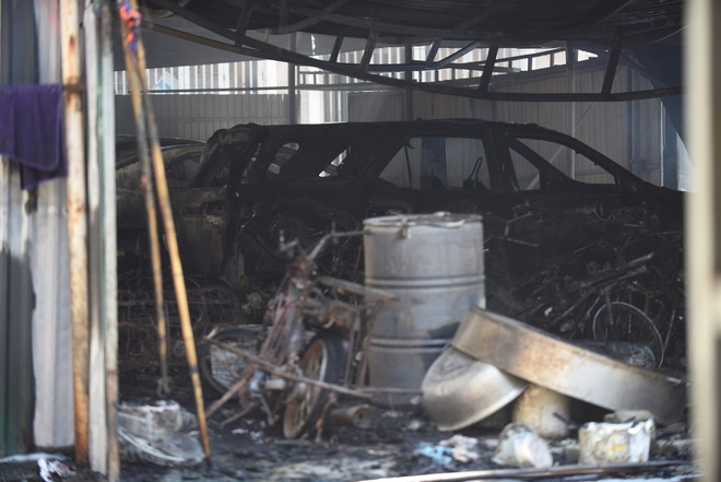 Hà Nội: Cháy lớn tại quận Cầu Giấy, nhiều ô tô và xe máy bị thiêu rụi - Ảnh 7.