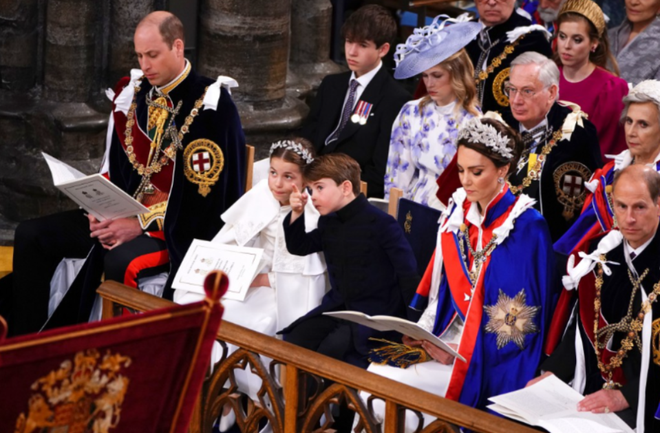 Nhà Công nương Kate khiến truyền thông “bùng nổ” tại lễ đăng quang - Ảnh 6.