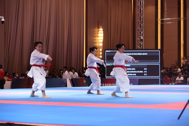 Cận cảnh bài thi xuất sắc giúp đoàn Việt Nam giành HCV đầu tiên ở SEA Games 32 - Ảnh 2.