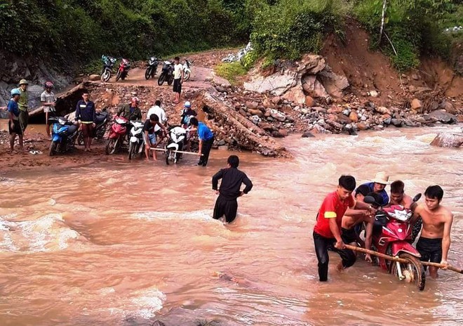 Giáo viên cắm bản và những hiểm nguy rình rập - Ảnh 2.