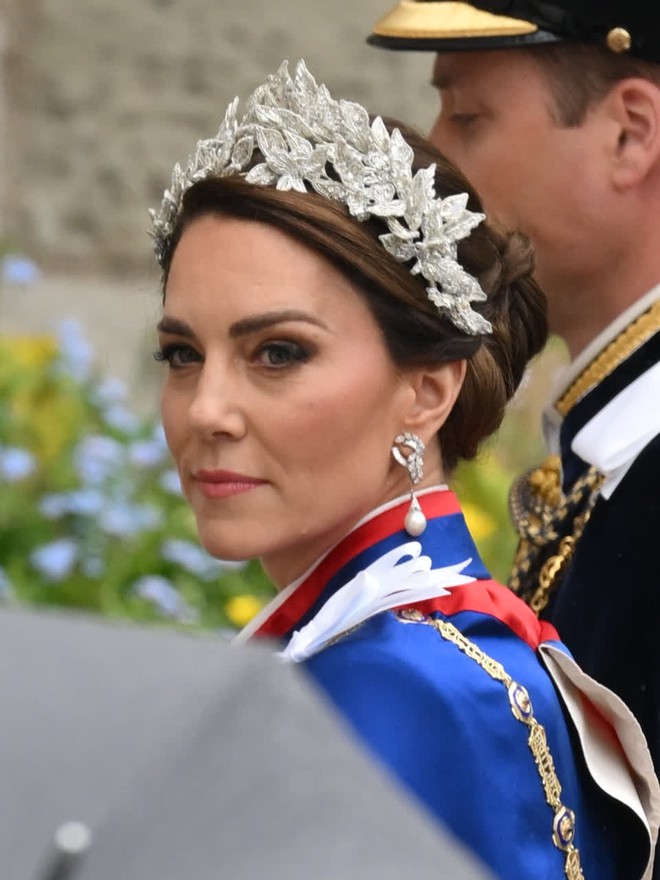 Nhà Công nương Kate khiến truyền thông “bùng nổ” tại lễ đăng quang - Ảnh 3.