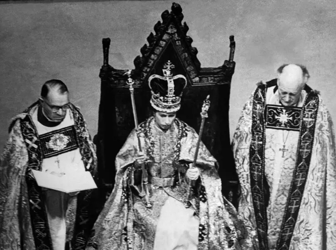 Chùm ảnh so sánh giữa lễ đăng quang của Nữ vương Elizabeth và Vua Charles: Đâu là sự kiện quy mô hơn? - Ảnh 9.