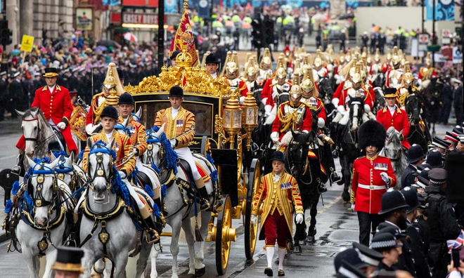 Toàn cảnh Lễ đăng quang Vua Charles III:Đại lễ kết hợp giữa nghi thức truyền thống và hiện đại - Ảnh 3.