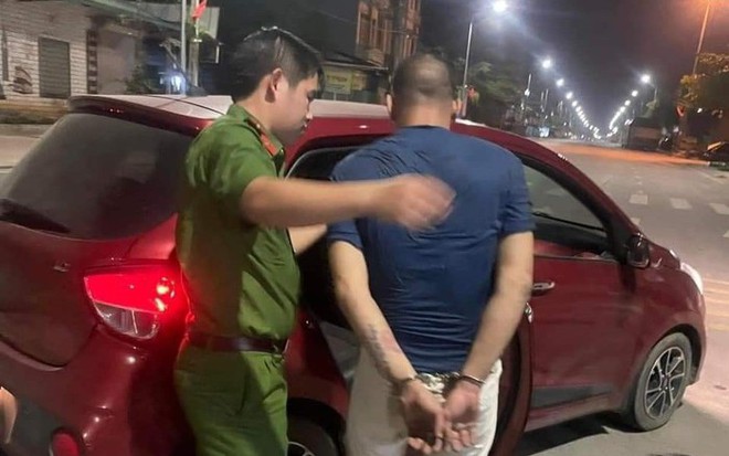 Nh&acirc;n chứng kể lại việc bắt đối tượng d&ugrave;ng dao uy hiếp, khống chế đ&ograve;i hiếp d&acirc;m trong đ&ecirc;m - Ảnh 1.